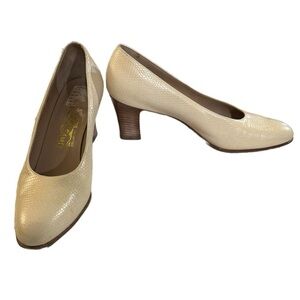 Salvatore Ferragamo Snakeskin Leather Pumps Shoes Size 9AA